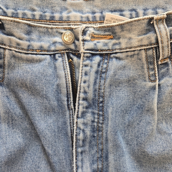 VTG 80s Bill Blass Denim Mom Jeans in a Light Wash - Picture 5 of 11